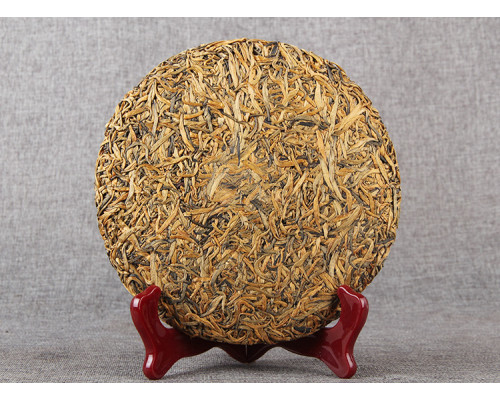Красный чай Золотой бутон Fengqing Big Golden Bud блин 357гр 2020г 