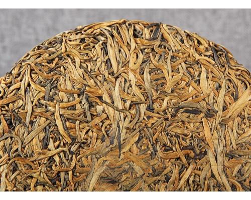 Красный чай Золотой бутон Fengqing Big Golden Bud блин 357гр 2020г 