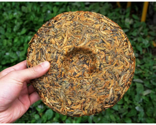Красный чай Золотой бутон Fengqing Big Golden Bud блин 357гр 2020г 