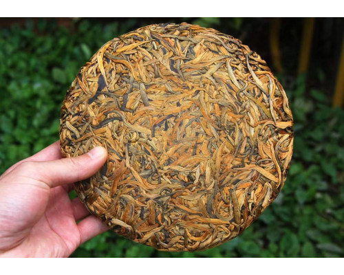 Красный чай Золотой бутон Fengqing Big Golden Bud блин 357гр 2020г 