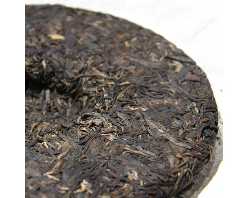 Шен пуэр Yiwu Green Tree 357гр 2011г
