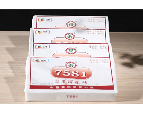 Шу пуэр Чжун Ча "7581" кирпич 250гр 2018г
